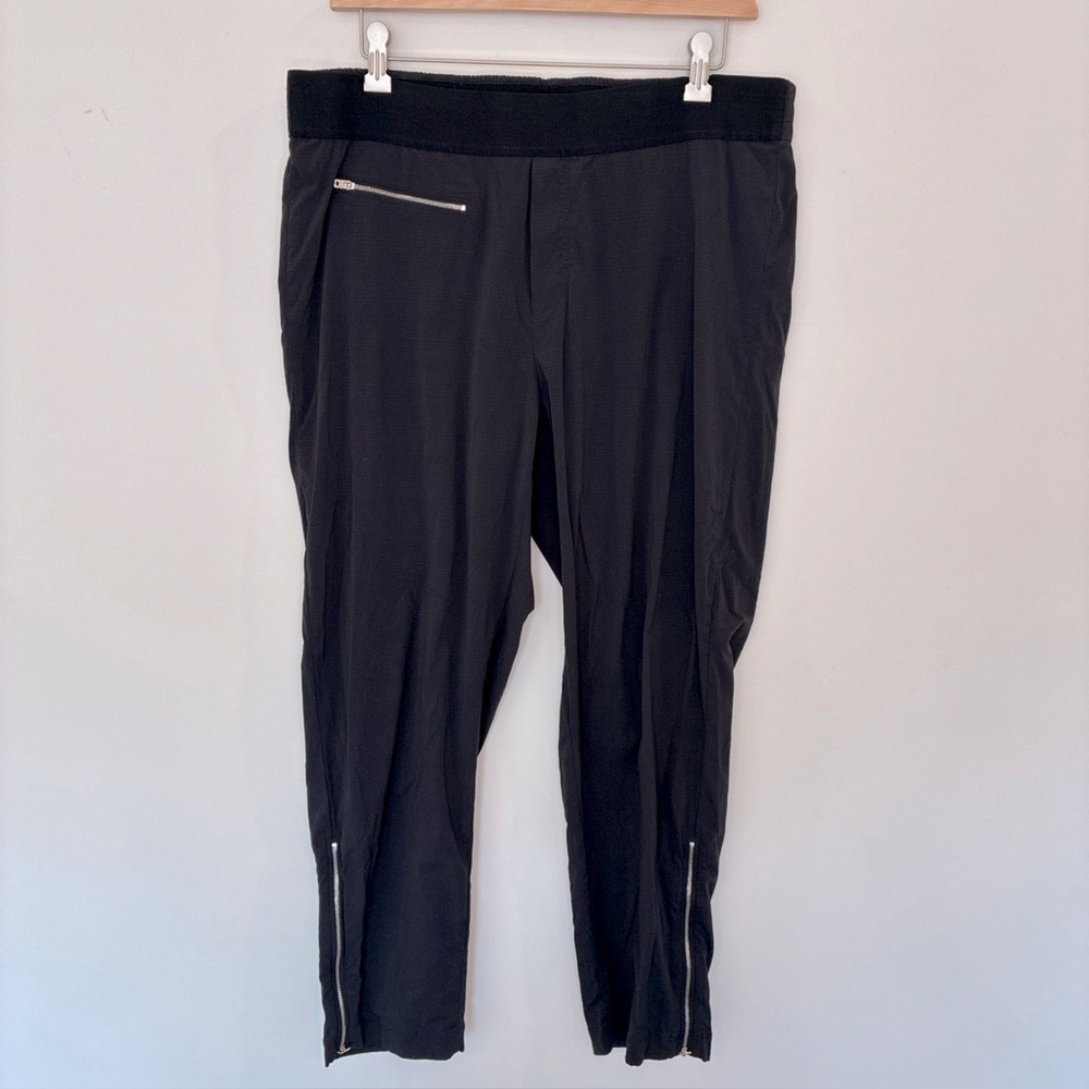 Athleta Mod Trekkie Crop Pant Women's 16 Black Mid Rise Stretch Waist Zip Ankle - Picture 2 of 10